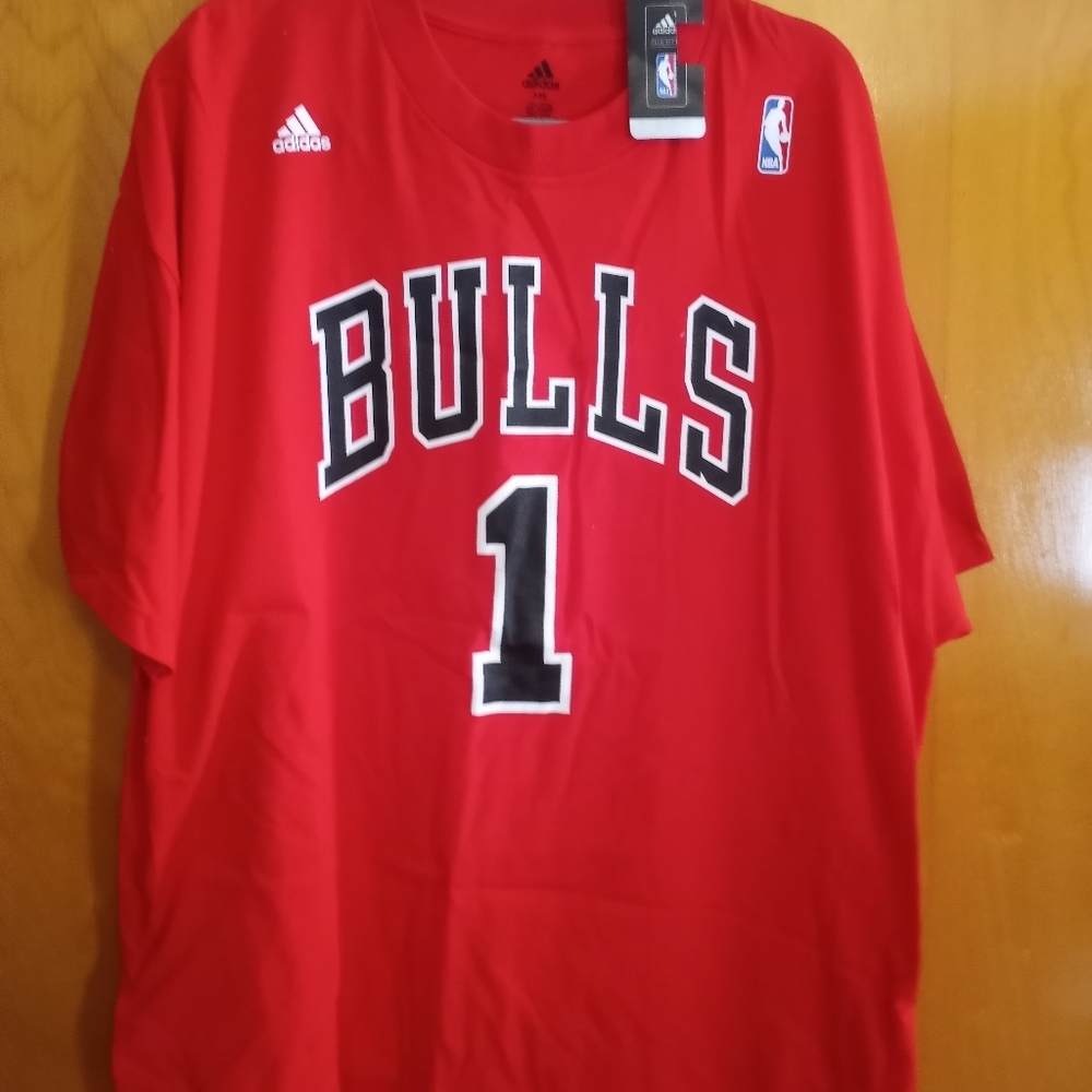 T 👕 - Picture 3 of 3